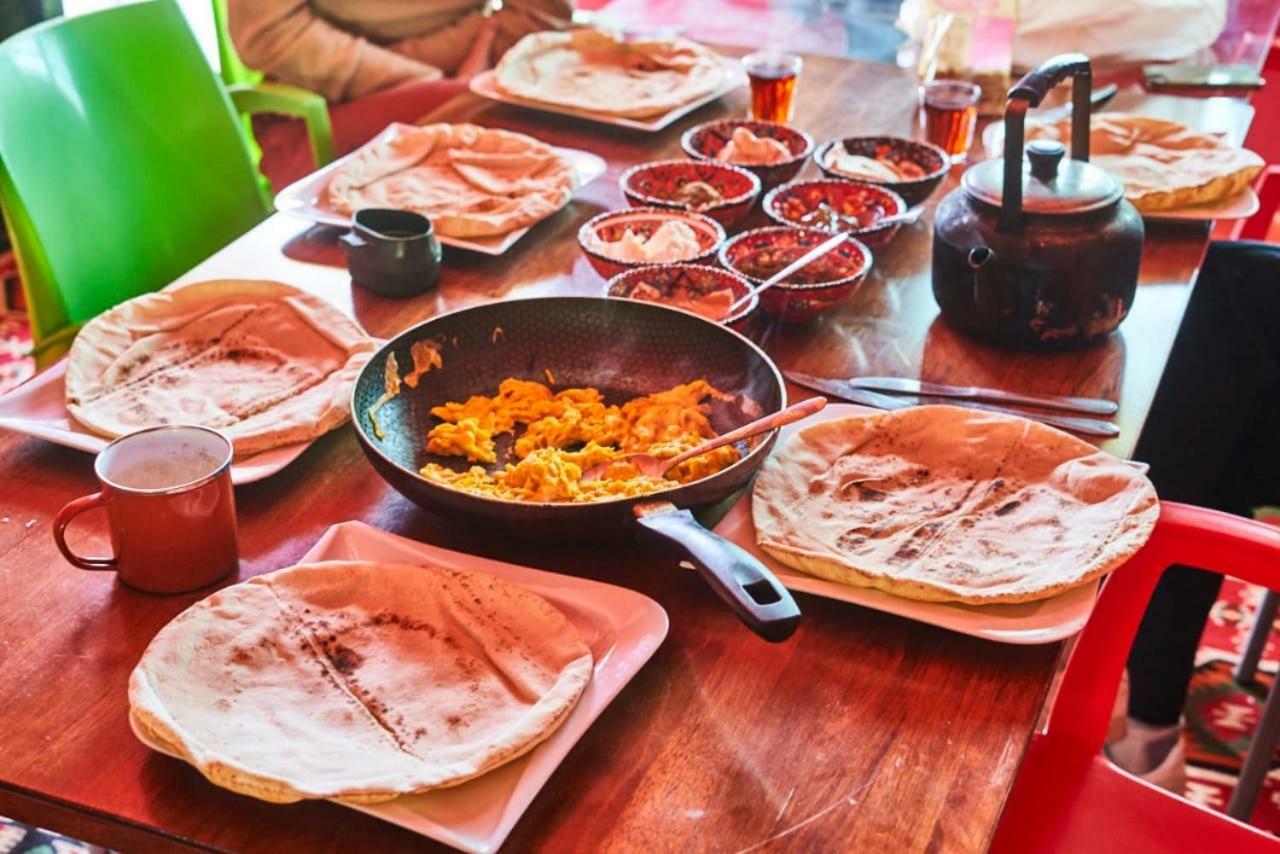 Bedouin Pink Ecohouse Bed and Breakfast Wadi Musa Esterno foto